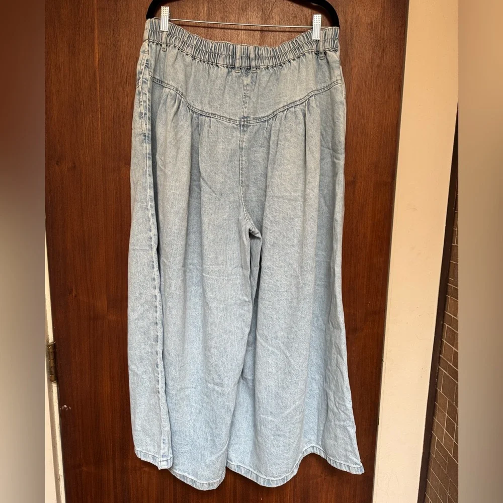We The Free Light Wash Denim Wide Leg Jeans - Picture 2 of 6